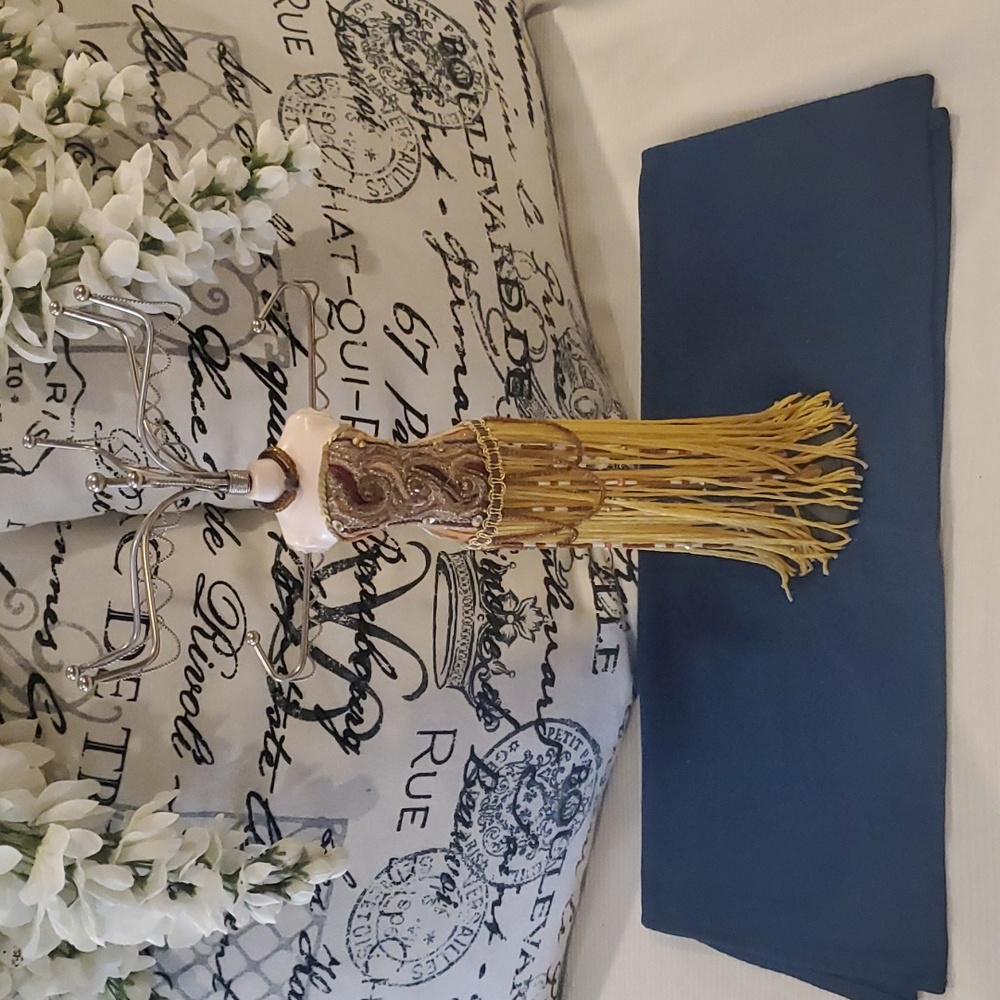 Necklace holder